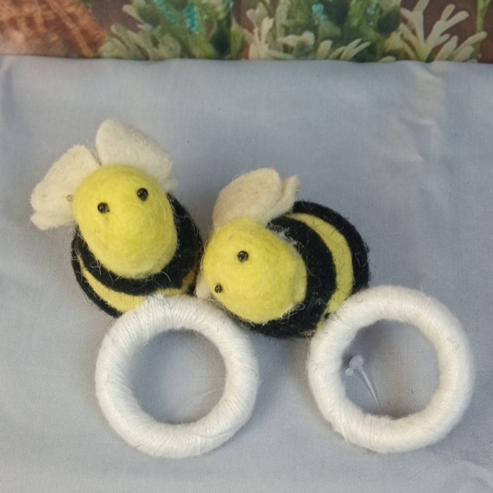 🏠🍒 Bee-Themed Napkin Rings